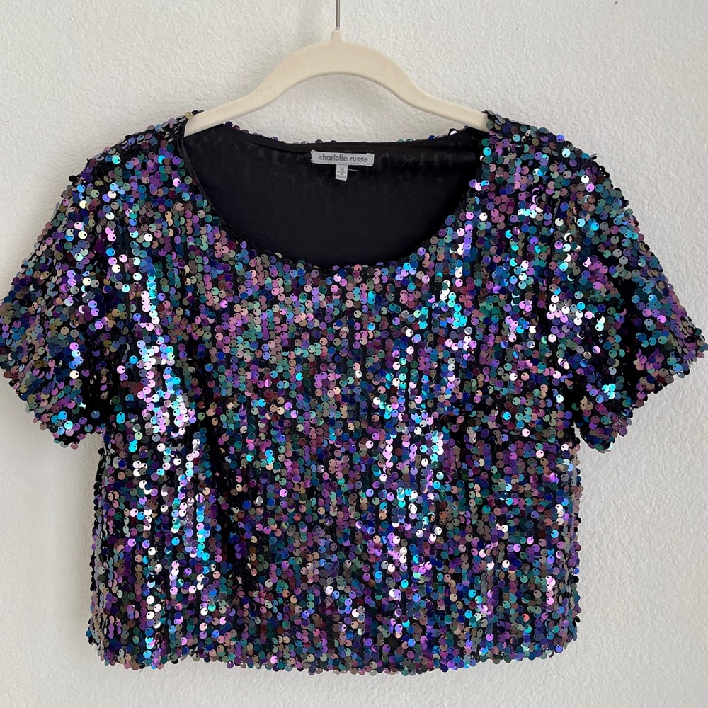 Black and iridescent crop top, short sleeve, sequins